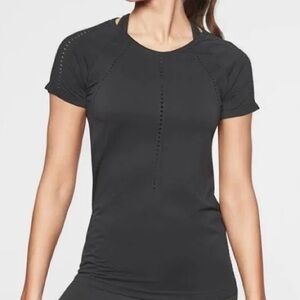 Athleta Women's Foothill Tee Seamless Short Sleeve on Black Size S